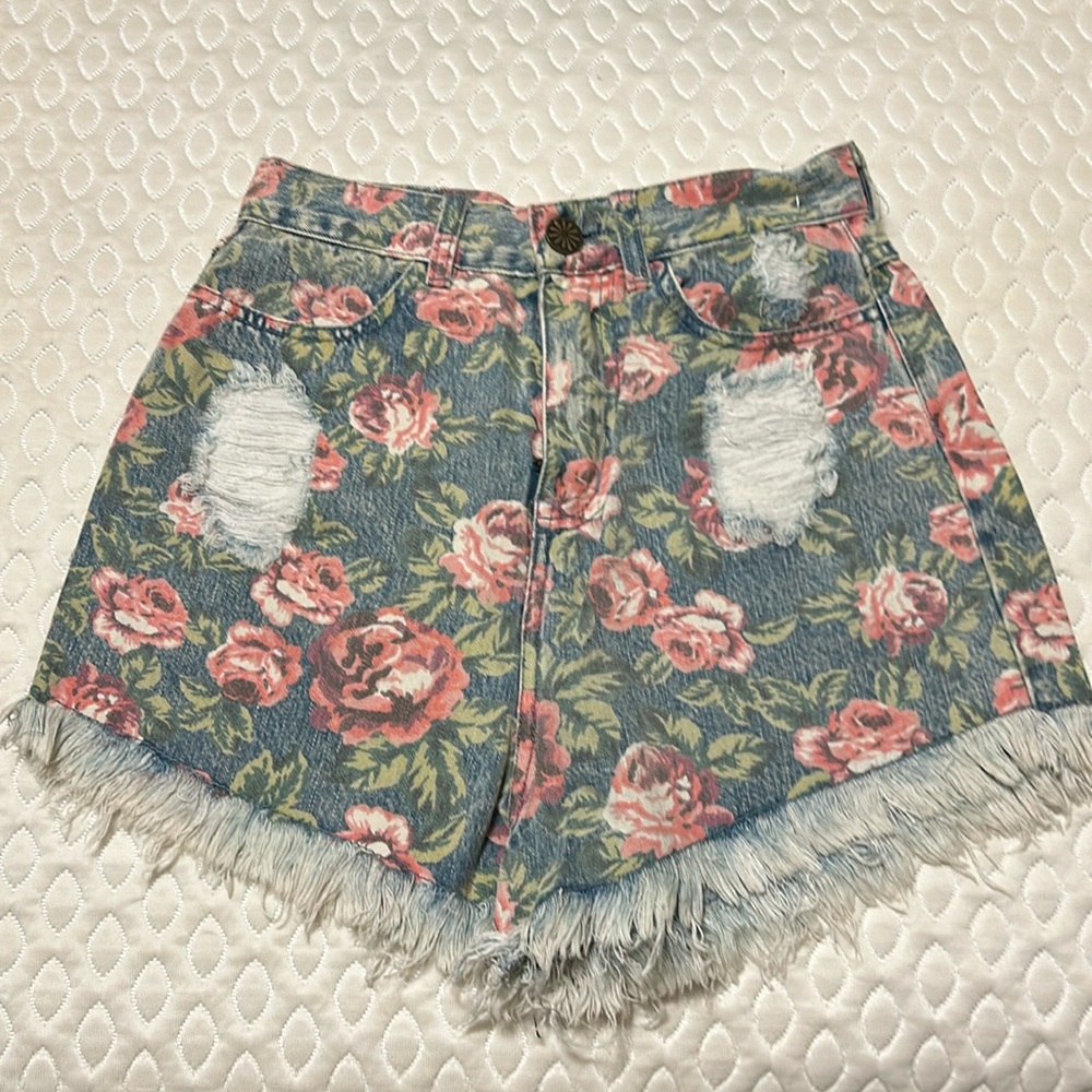 NWT Mumu Blue rose print denim high waist fray shorts